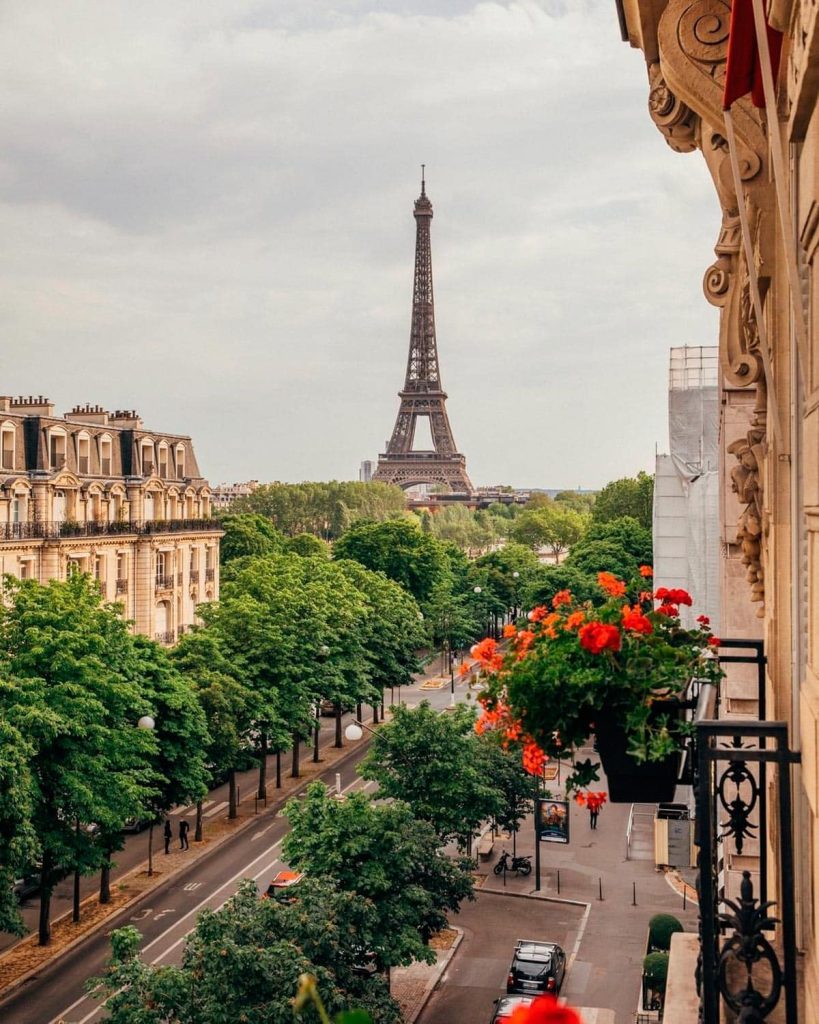 Moving Furniture from Kocaeli to Paris: Logistics Synchronization, Customs Nuances, and Comfortable Settling 8 plaza athenee paris